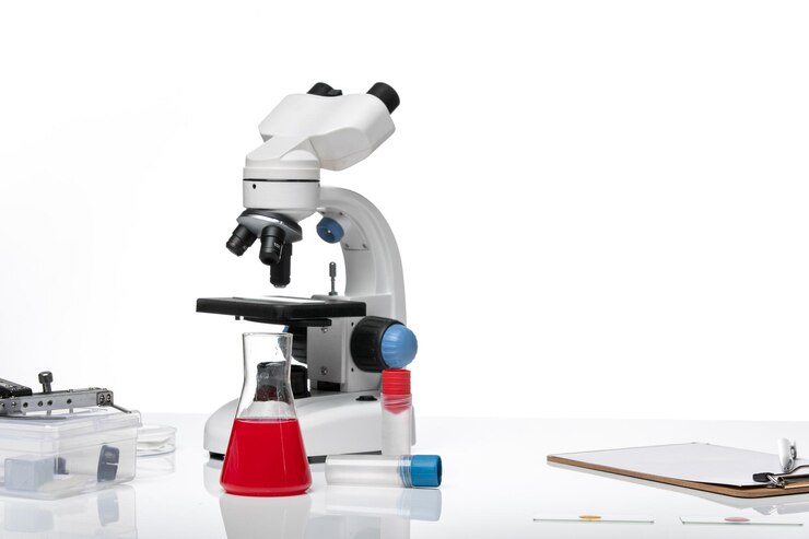 Microscópio Óptico para Especialistas: Comprar Monocular ou Binocular?